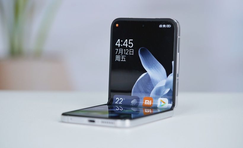 xiaomi-mix-flip-telephone-clapet