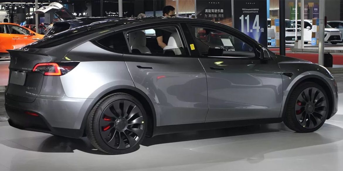 tesla-model-y-a-7-places-arrive-en-europe-et-est-present-au-salon-de-paris