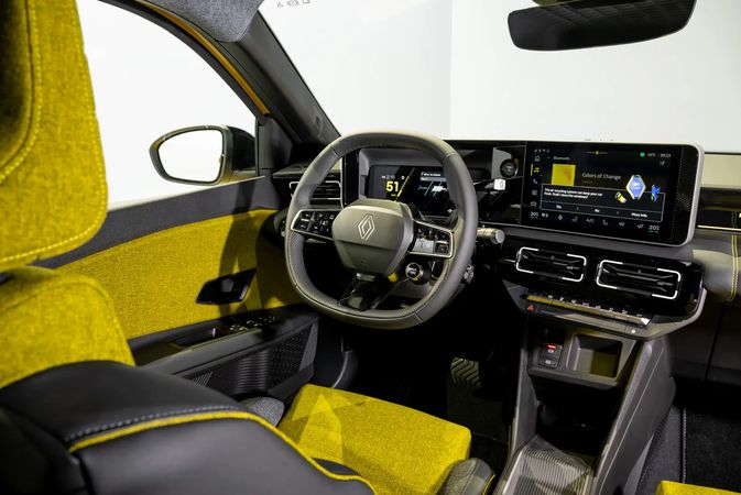 interieur-ecran-renault-e-tech-electrique-1